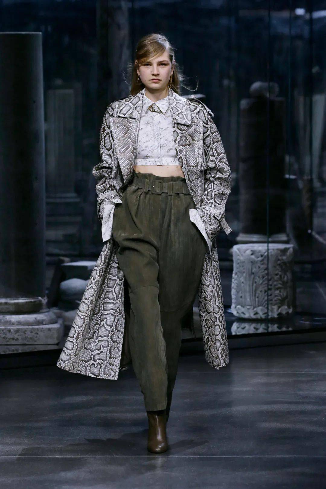 拥抱皮草的阳光:fendi2021秋冬成衣发布