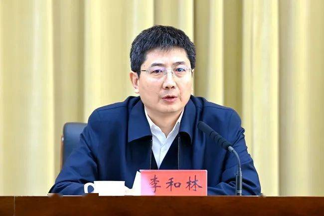 省行政审批服务局副局长 李和林省行政审批服务局副局长 李和林:去年3