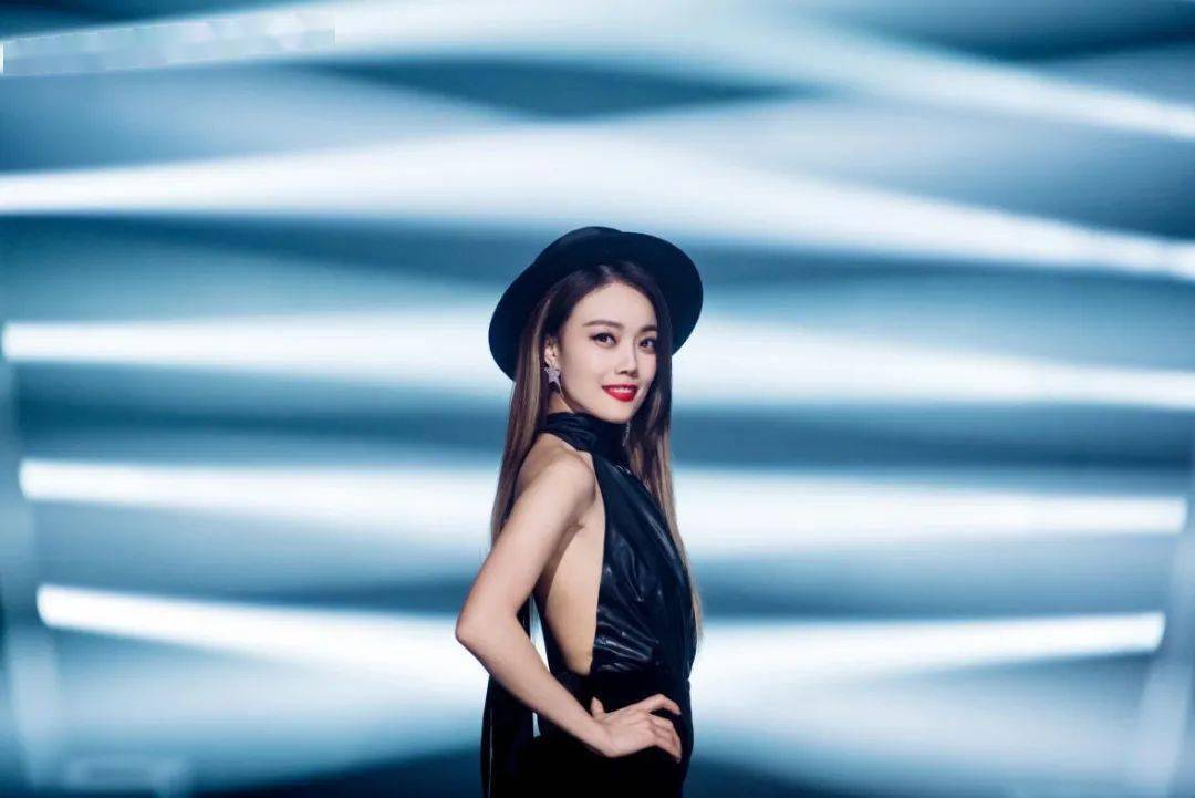 从"挥着翅膀的女孩"到"乘风破浪的姐姐",容祖儿吃过太多苦