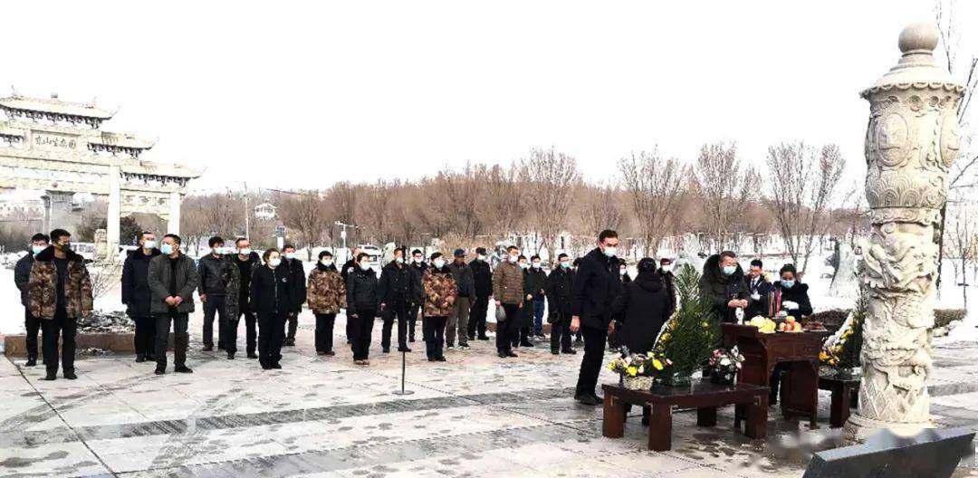 乌鲁木齐市东山生态园举行公祭大典