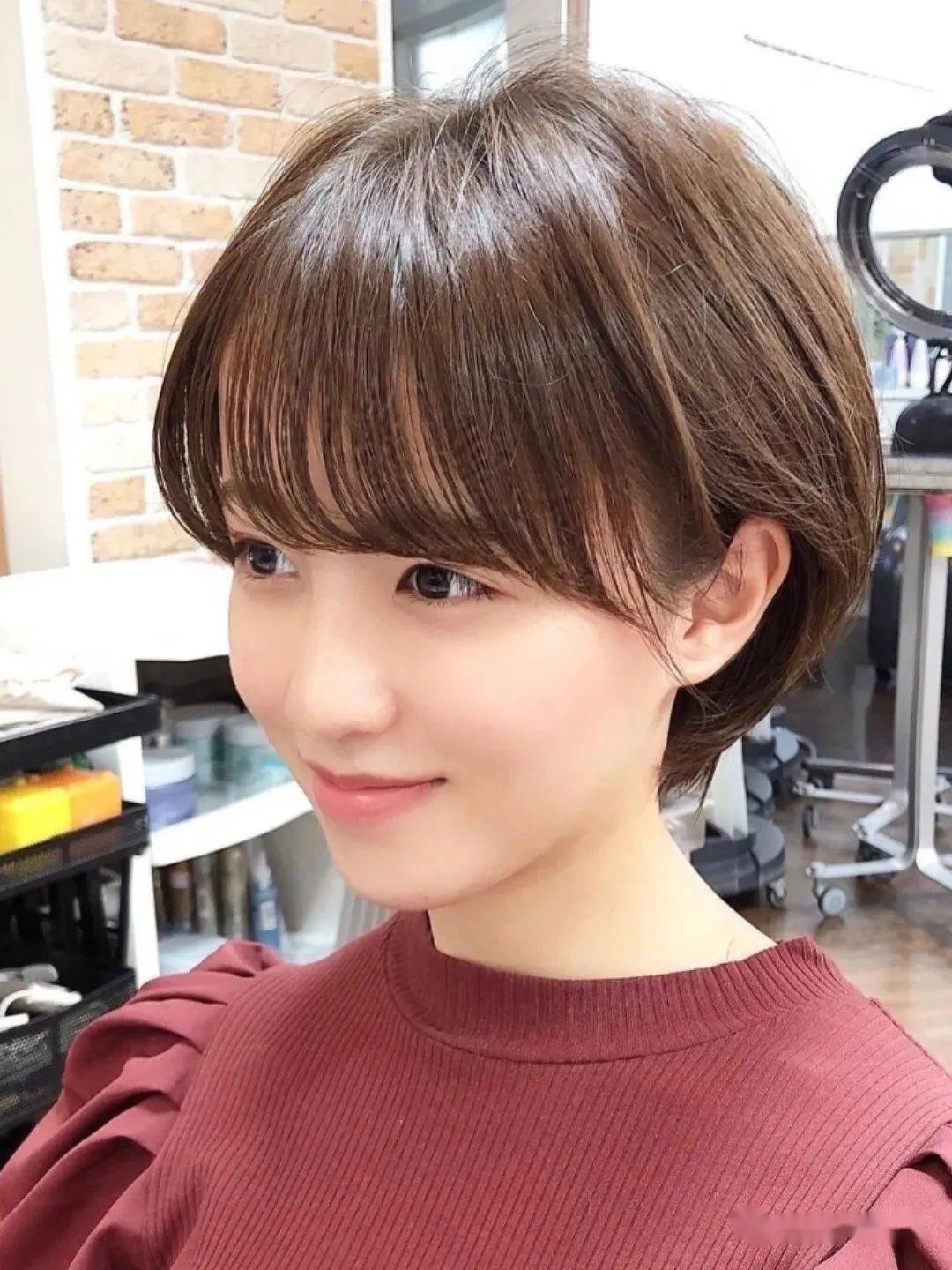 "35 款露耳超短发"_发型
