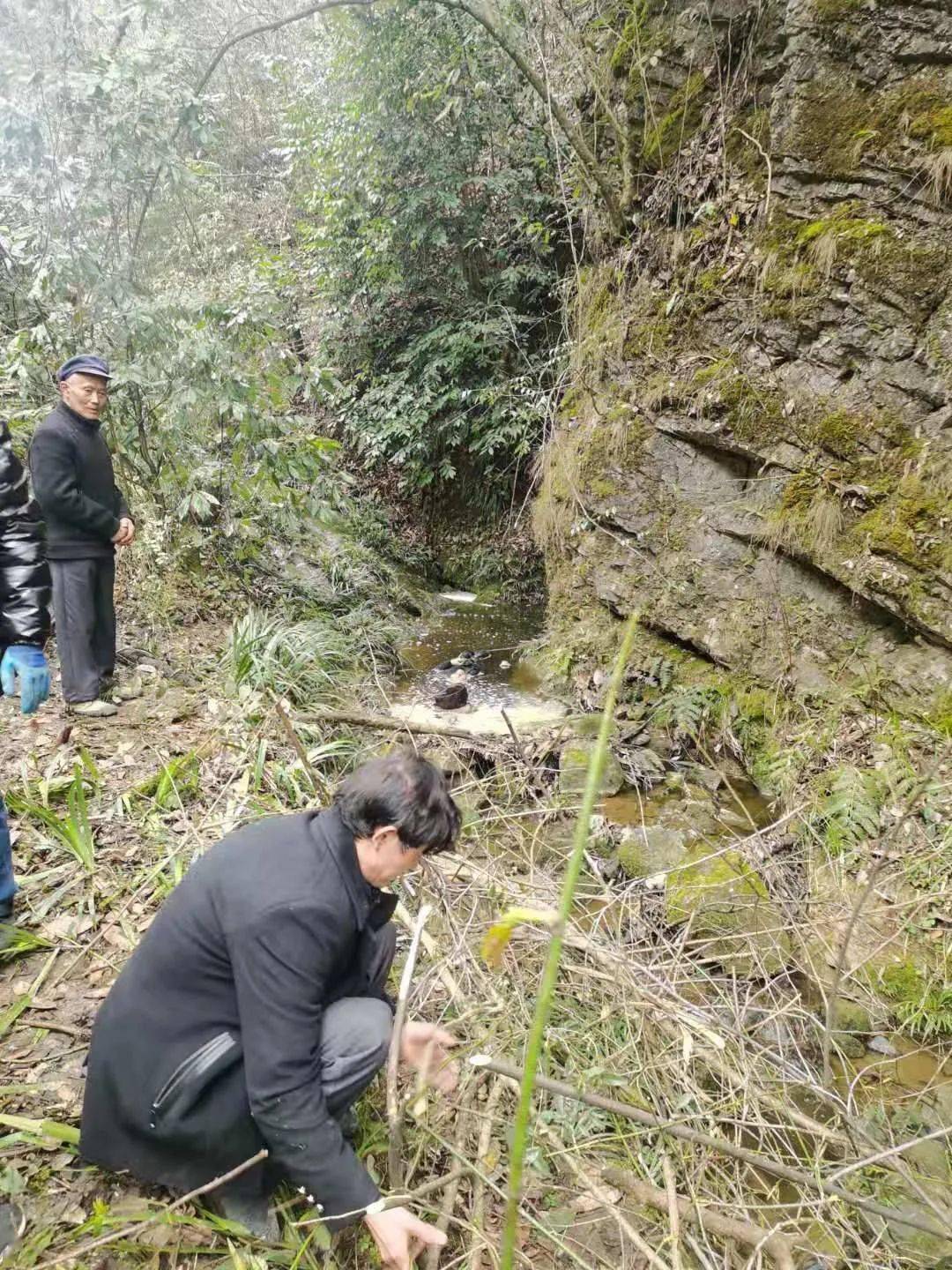 镇雄赤水源山里发现一名70岁老人尸体!_板桥村