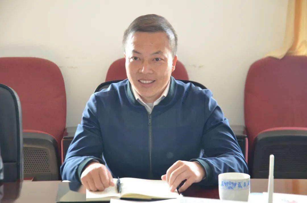 市委教育工委书记,市教育体育局党组书记张伟到弥勒市第一中学调研