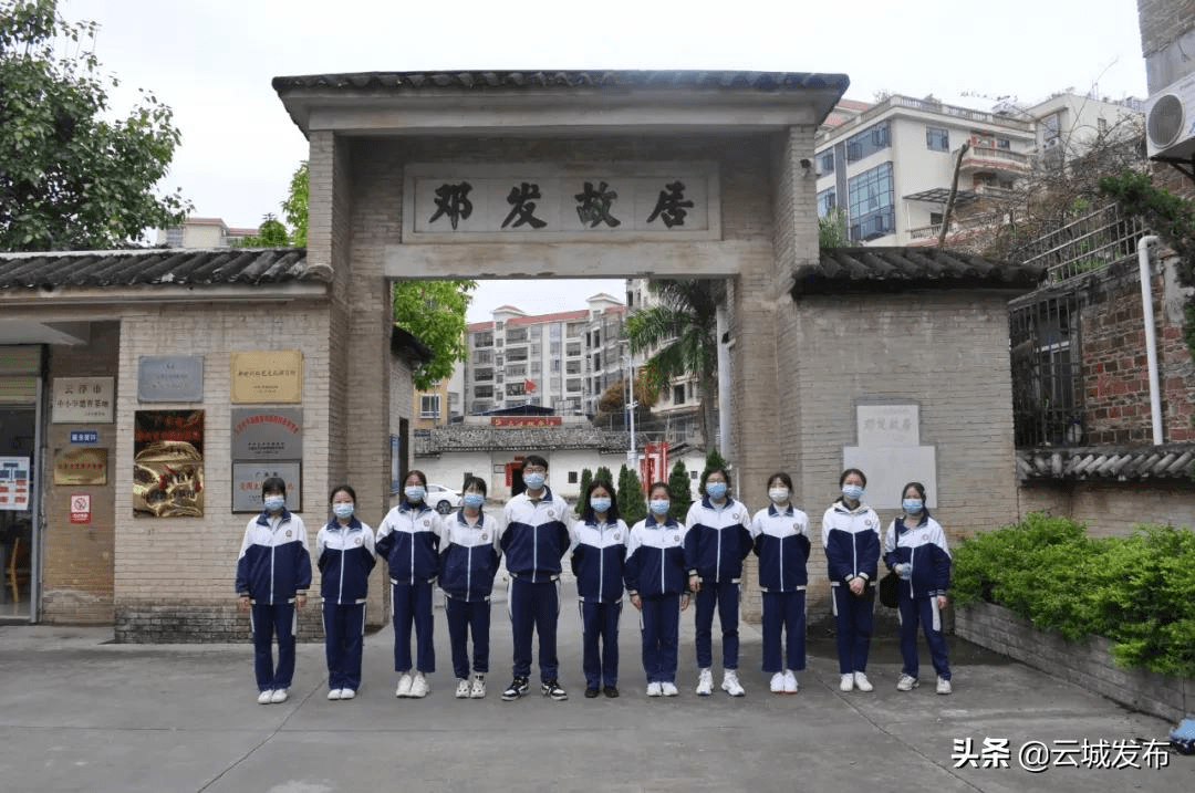 党史学习教育传承红色基因勇担时代使命市恒大学校组织学生团员到邓发