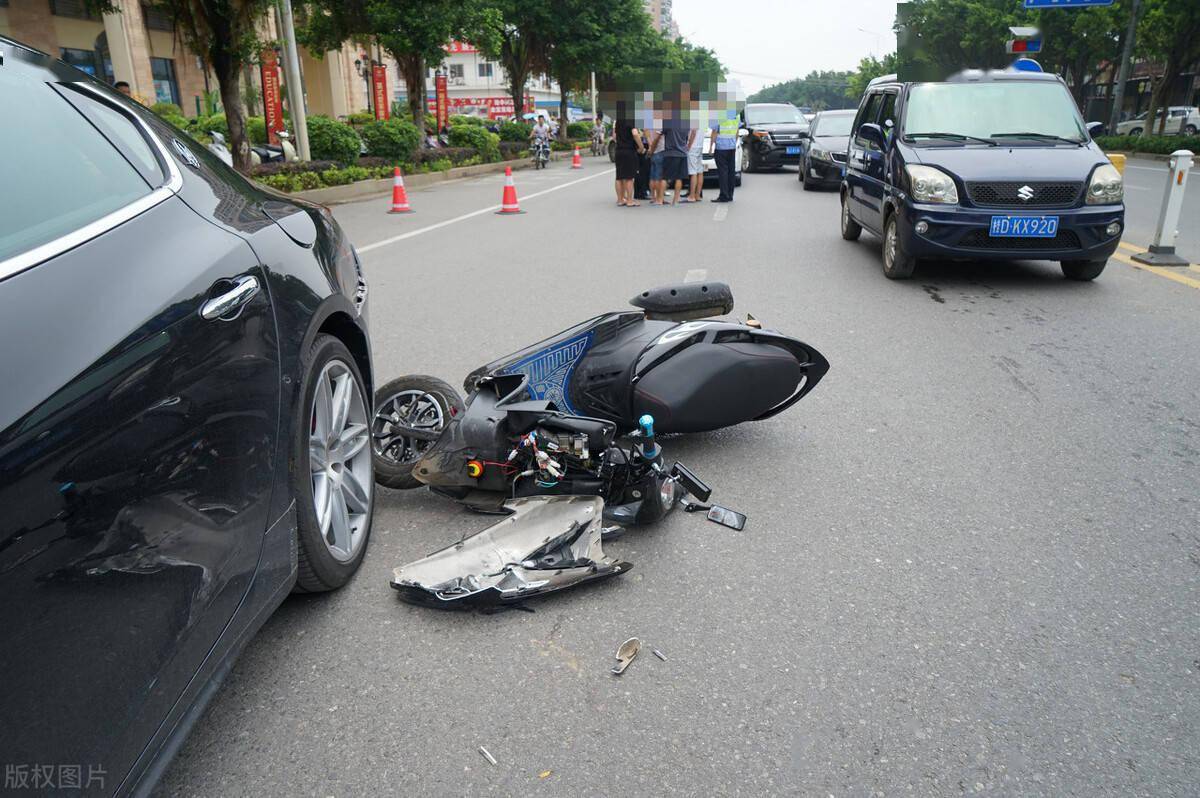 无牌无证驾驶摩托车,发生交通事故损失17万,如何获得赔偿?