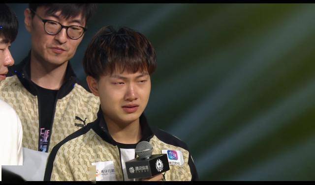 qghappy的老板木木也在深夜发了一张图片,图片的内容是nba球星罗斯