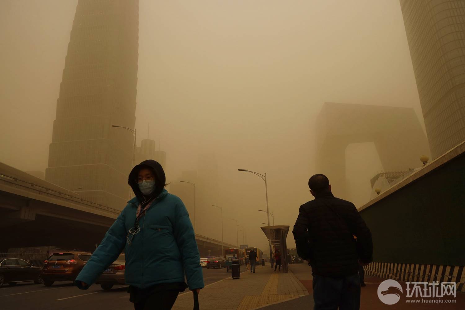 北京市气象台升级发布沙尘暴黄色预警 大部分地区能见