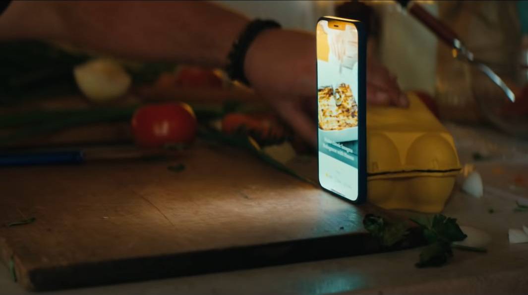 苹果发布 iphone 12 cook 宣传片:在厨房展现防尘防水