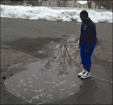 搞笑GIF: 这操作别人也是学不来