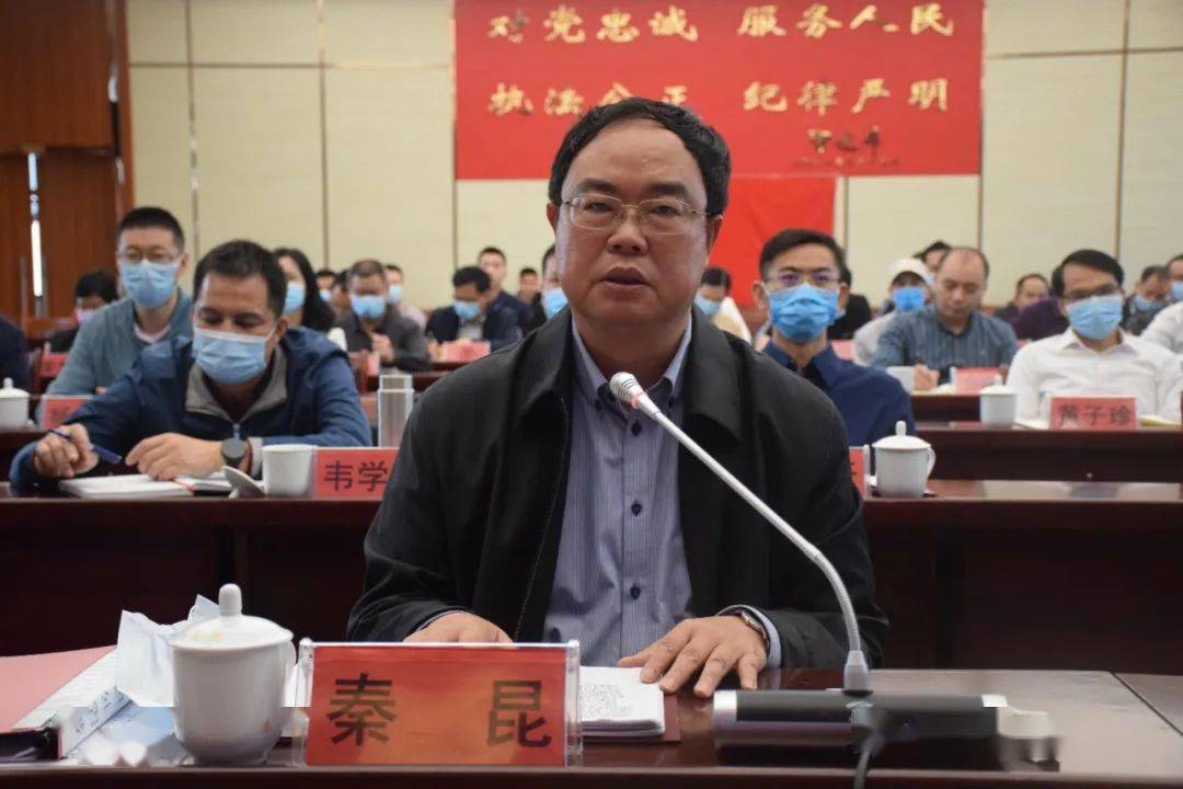 龙州县组织收听收看全区传达贯彻全国两会精神大会