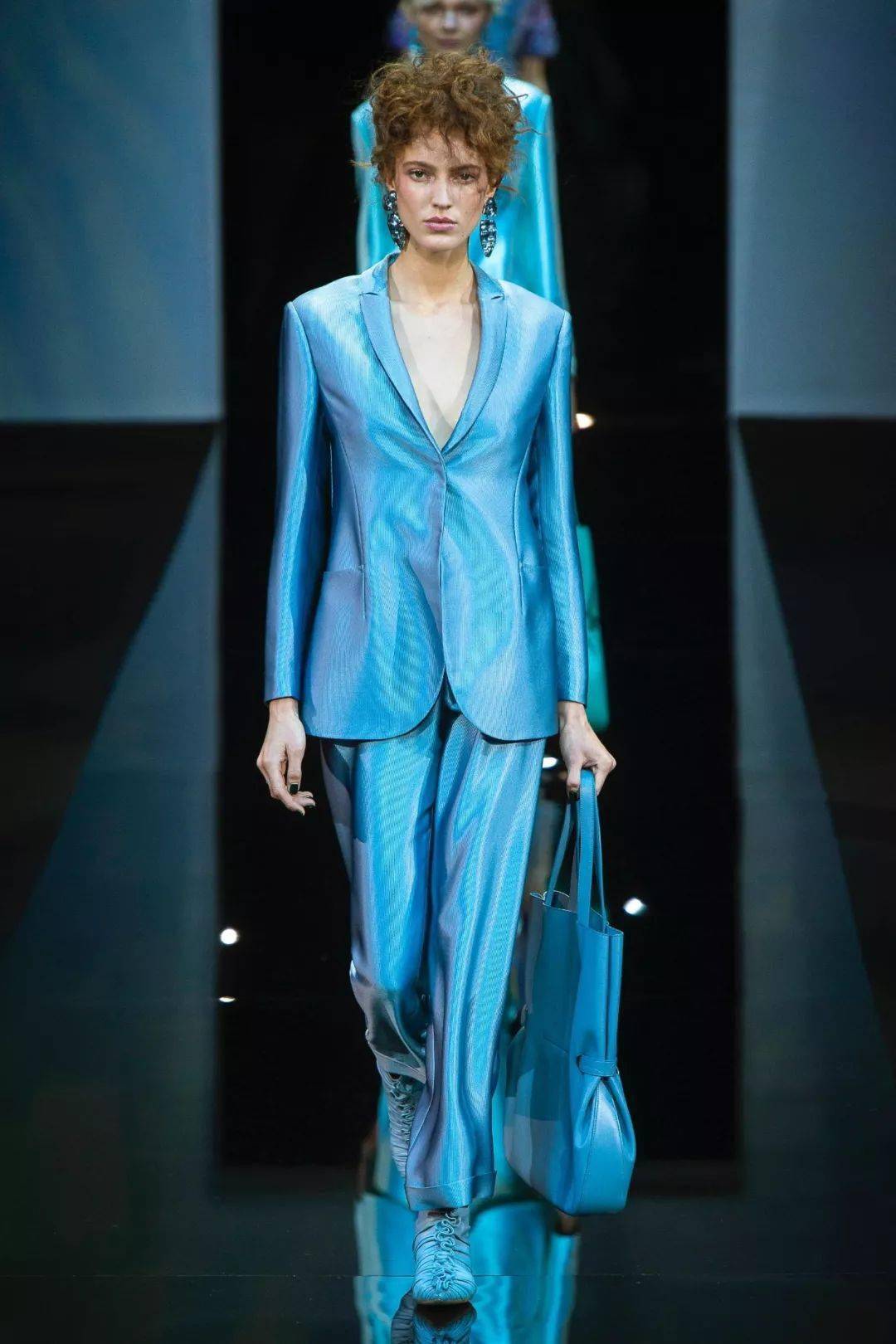 2021年流行趋势服装,2021年服装流行款式 2021春夏伦敦时装周10大流行色来了,一起看看!