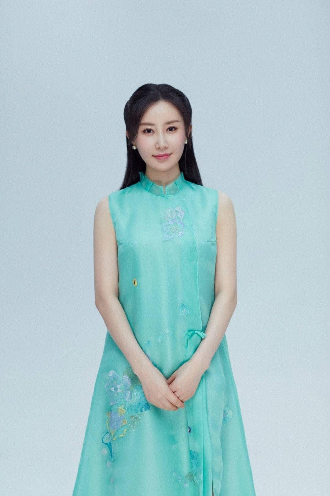 舒畅的民国造型原来这么美,清爽搭配更显气质,这样的女人真耐看