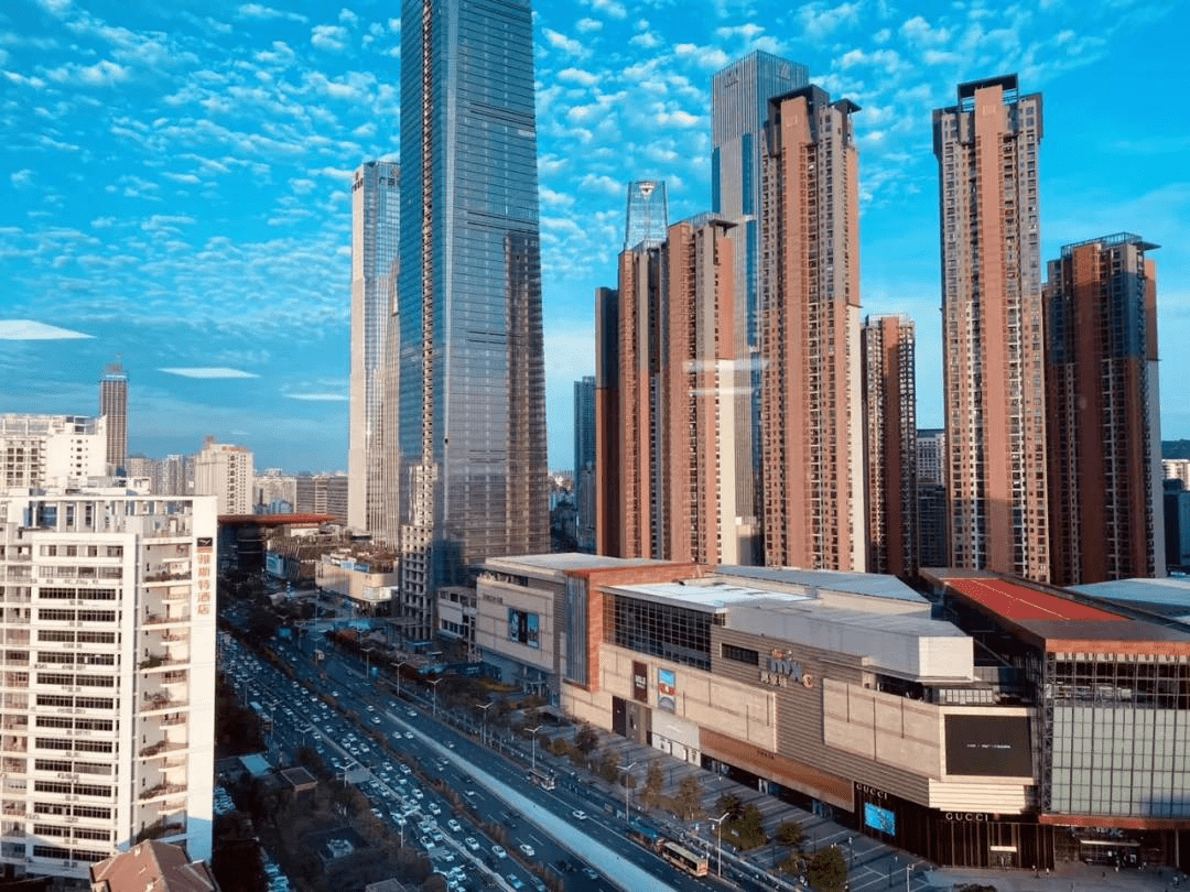 保利领秀前城承接着南宁两大繁华地,2大都心 3大cbd环绕,多维交通助力