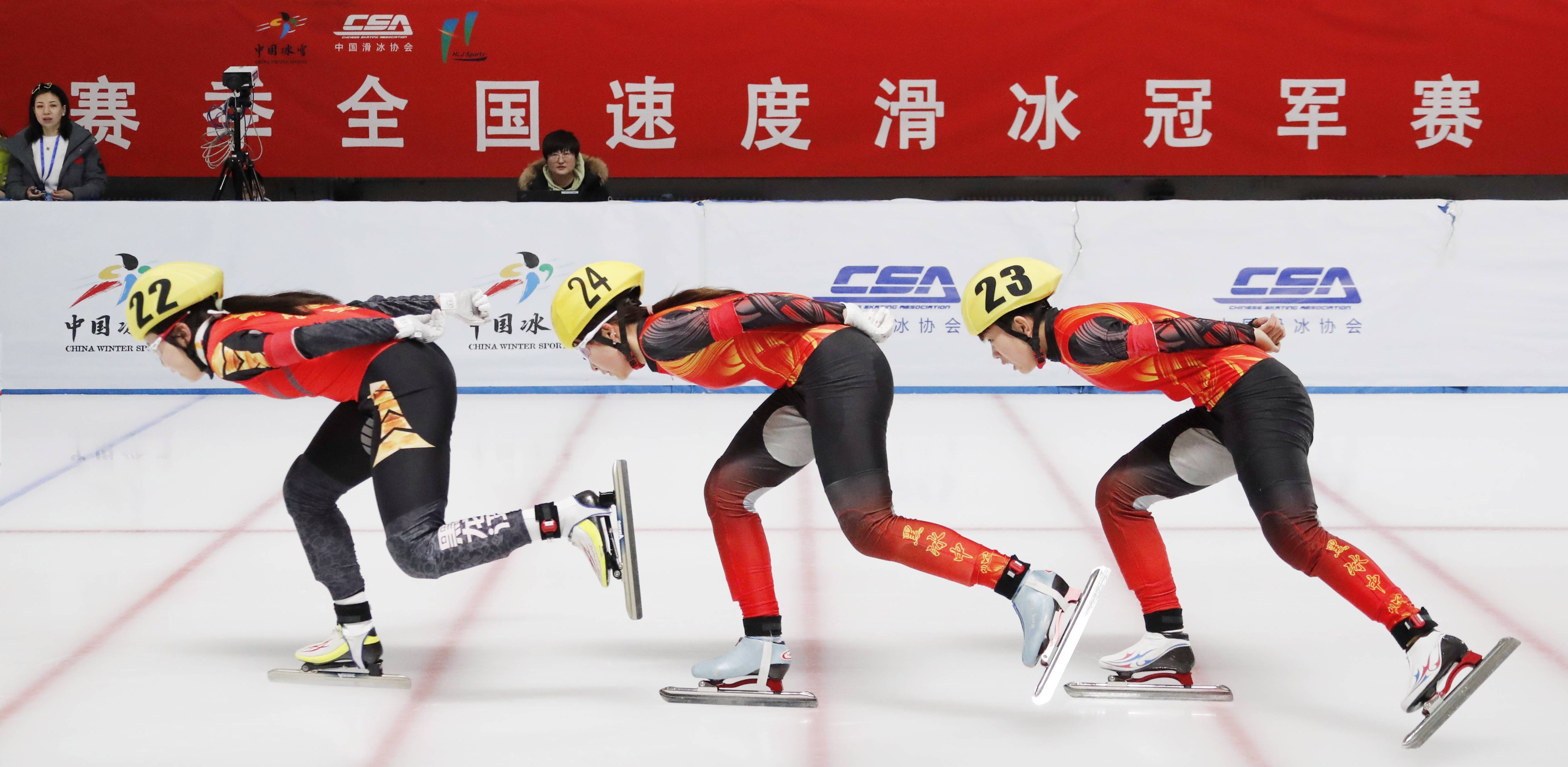 走近冬奥全国速度滑冰冠军赛高亭宇摔倒中途退赛