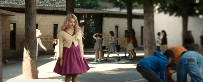 因为她意识到了女儿的童贞肉体,是通向她成名之路的利器