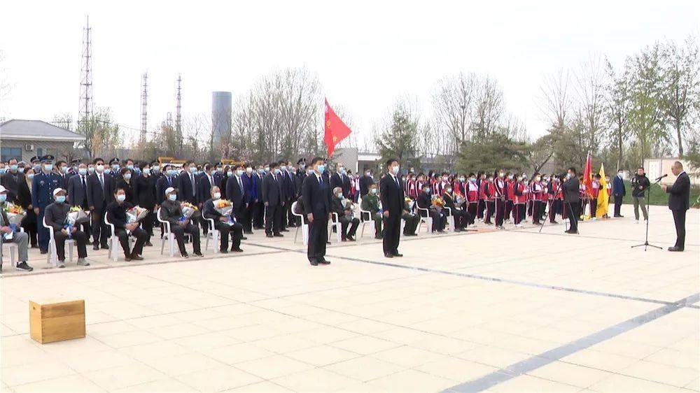 广饶:举行清明祭扫活动_烈士陵园