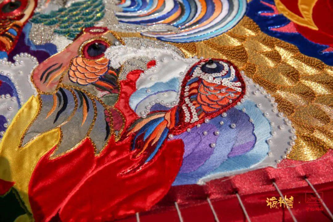 当金苍绣遇上现代插画《滴水神兽》_泉州