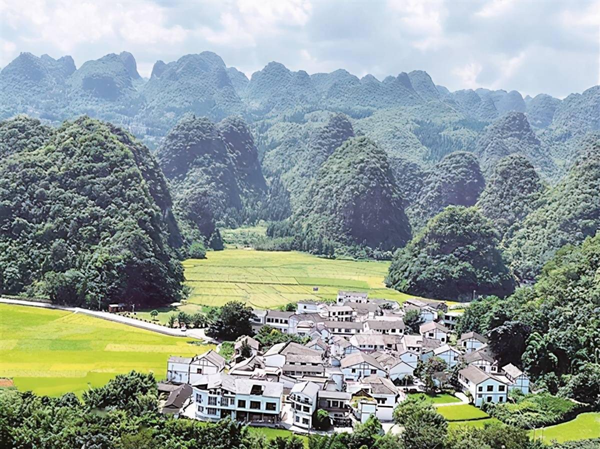兴义万峰林. 谭支乐 摄