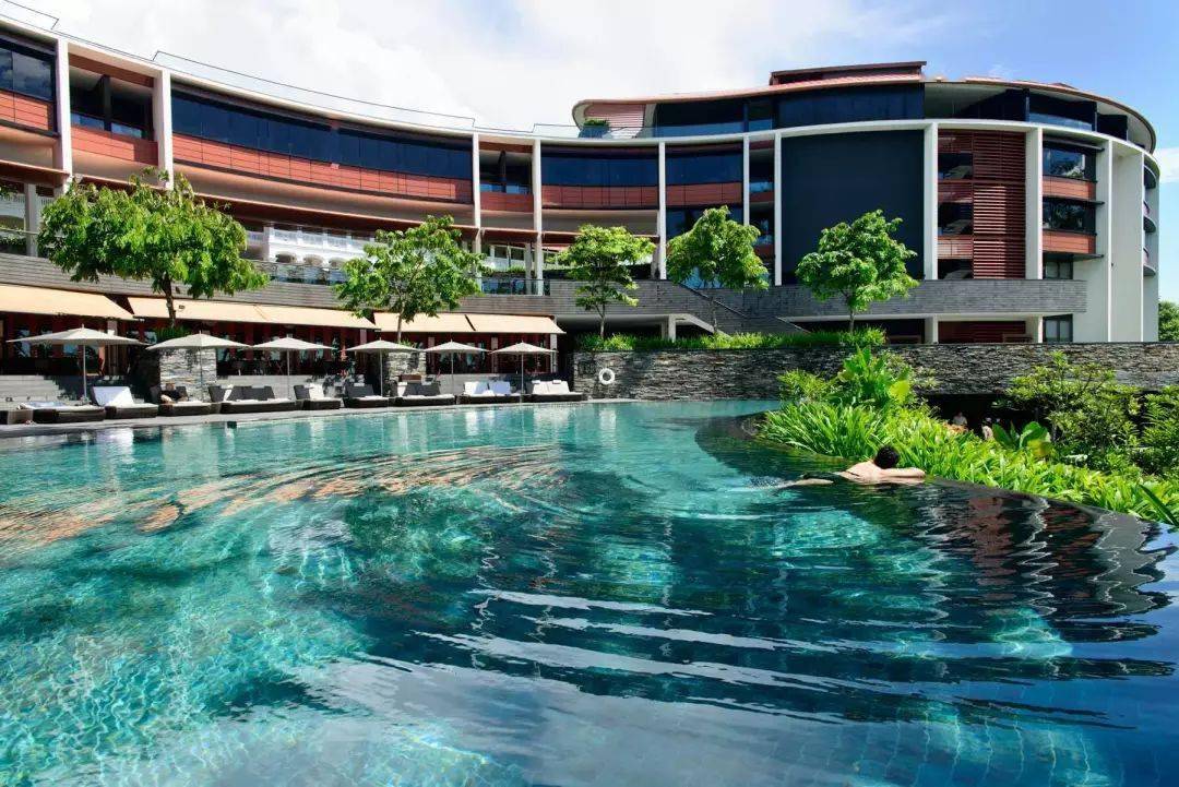 新加坡嘉佩乐酒店总共有 112 间新加坡最宽敞舒适的客房,套房,庄园与
