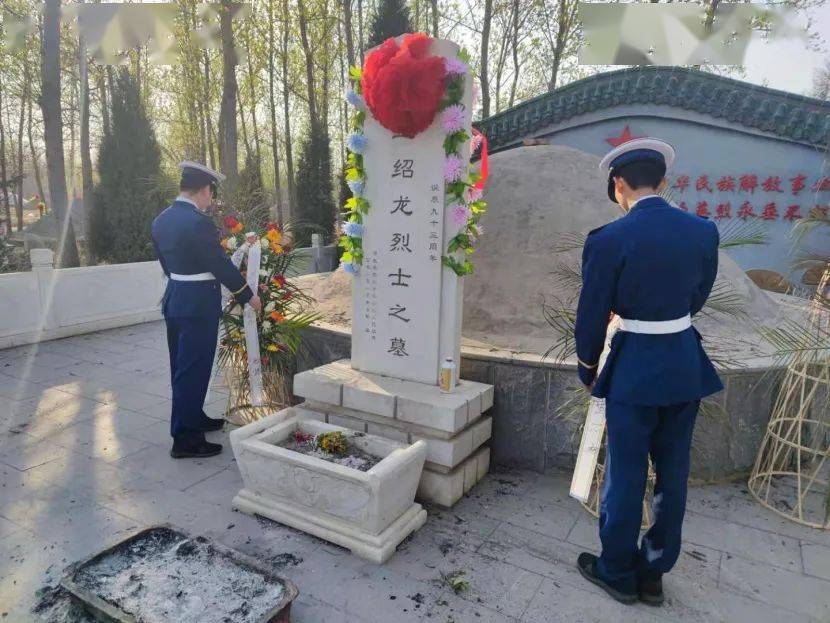 全市各级消防指战员依托革命烈士纪念碑,烈士陵园,网络等场所开展