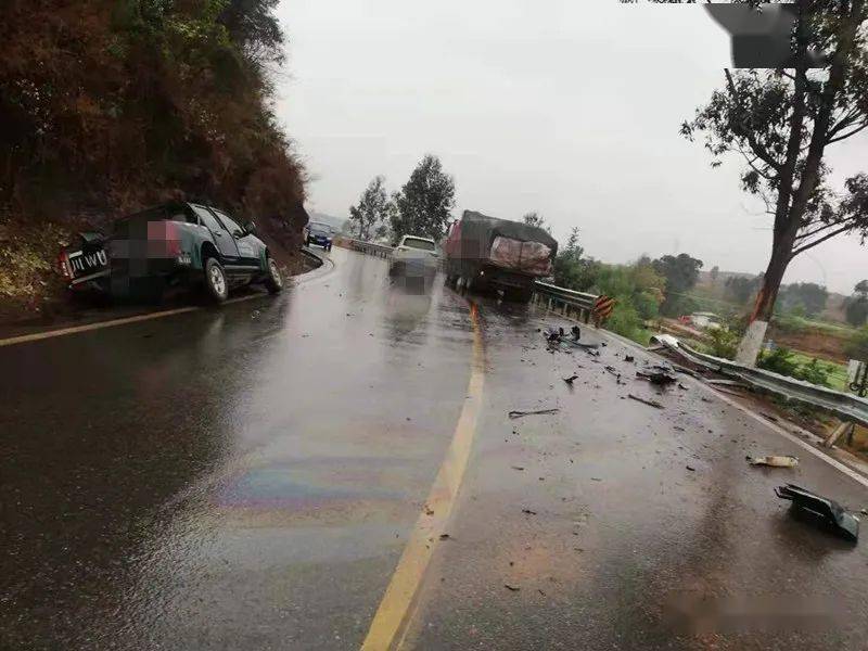 典型事故案例|雨天弯道超车危害大,随意超车酿事故