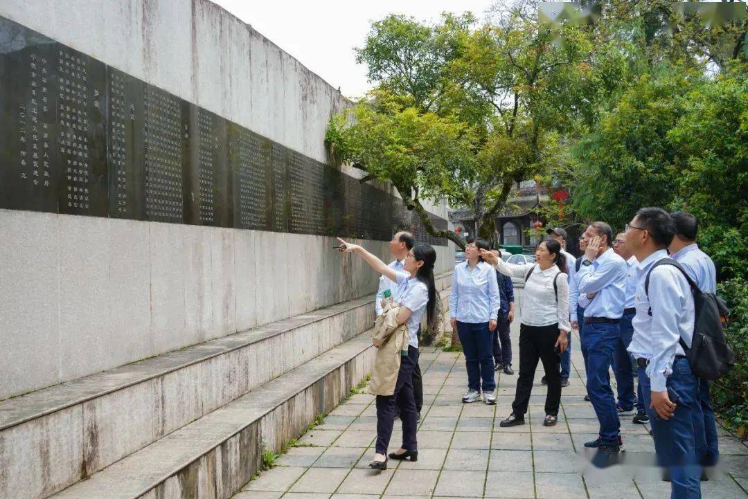 屏南县烈士陵园在埋葬有戍边英雄陈祥榕的屏南县烈士陵园,全体人员