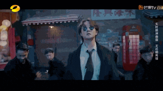 后来,有人为尹正的舞蹈配上了《一剪梅》的bgm.