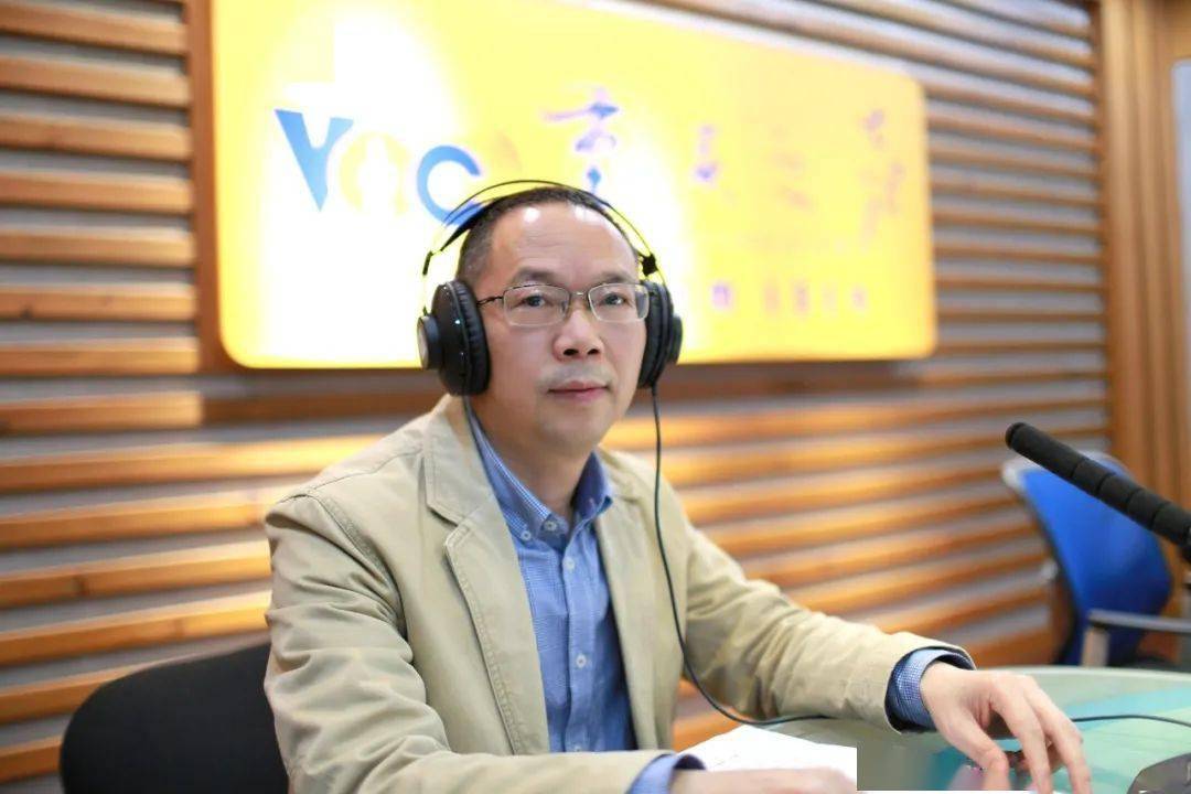 周五面对面对话万盛经开区管委会副主任李华全看万盛如何因地制宜走好