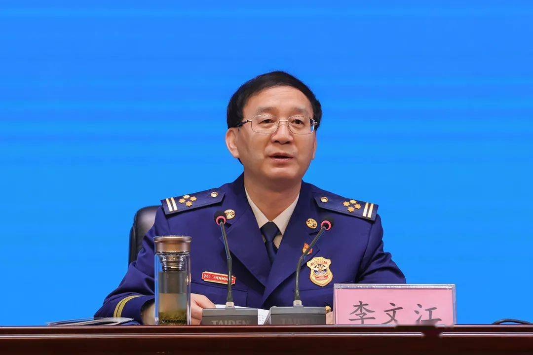 授课期间,李文江政委系统回顾中华民族站起来,富起来,强起来的伟大