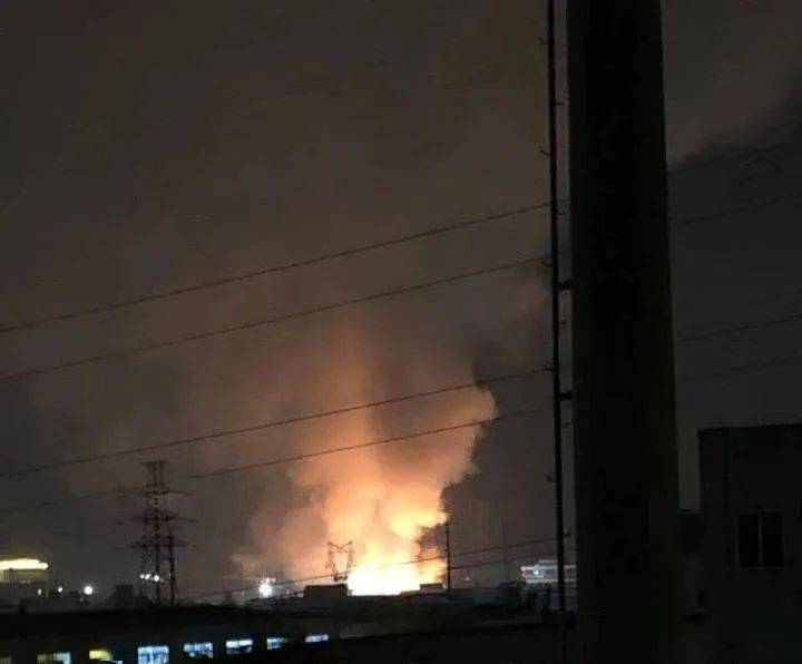 厦门某工厂突然爆炸!冲天巨响惊醒附近居民.
