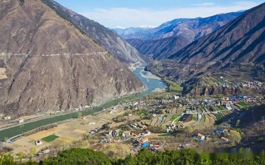 区位条件&主导因素  河谷地带地势较低,  气温较高,热量条件较好, 无