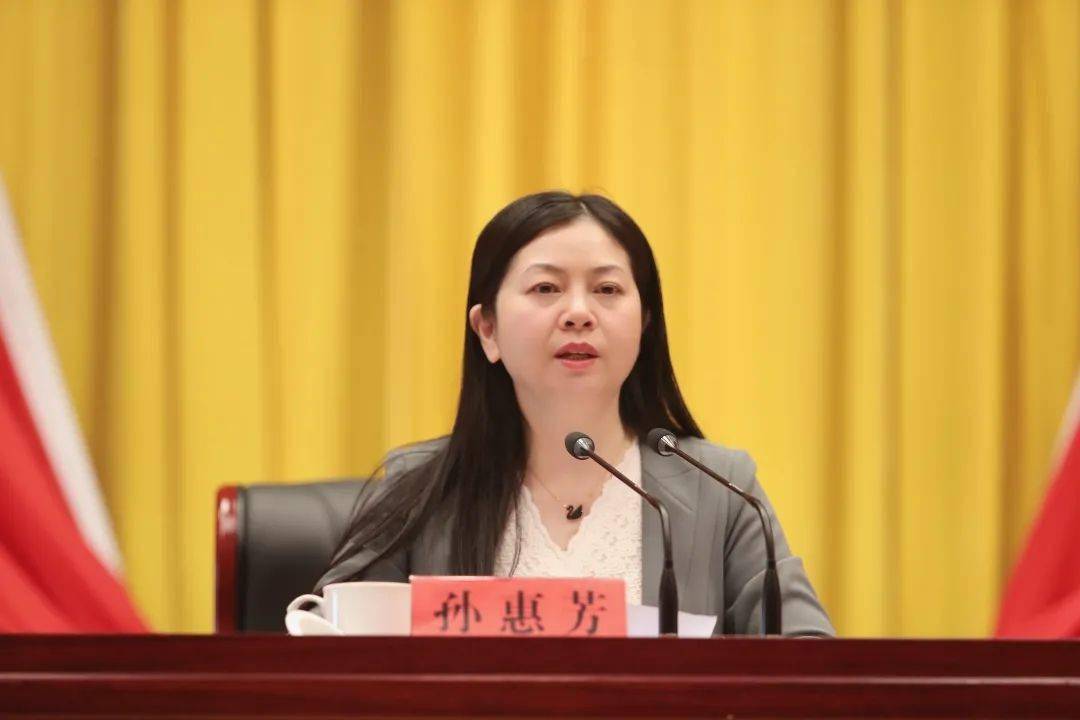 保税区组织人事局局长孙惠芳强调