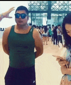 搞笑gif没想到婆婆的身材这么好儿媳妇很汗颜啊