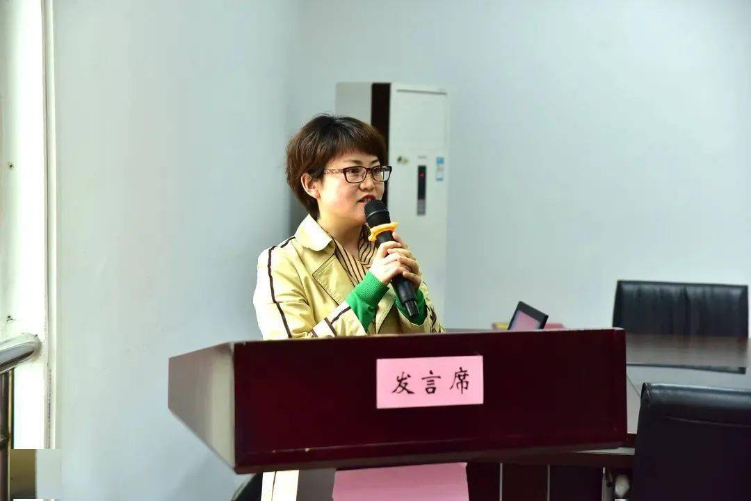 审议并通过了崇州市妇联党组书记,主席余艳清同志向