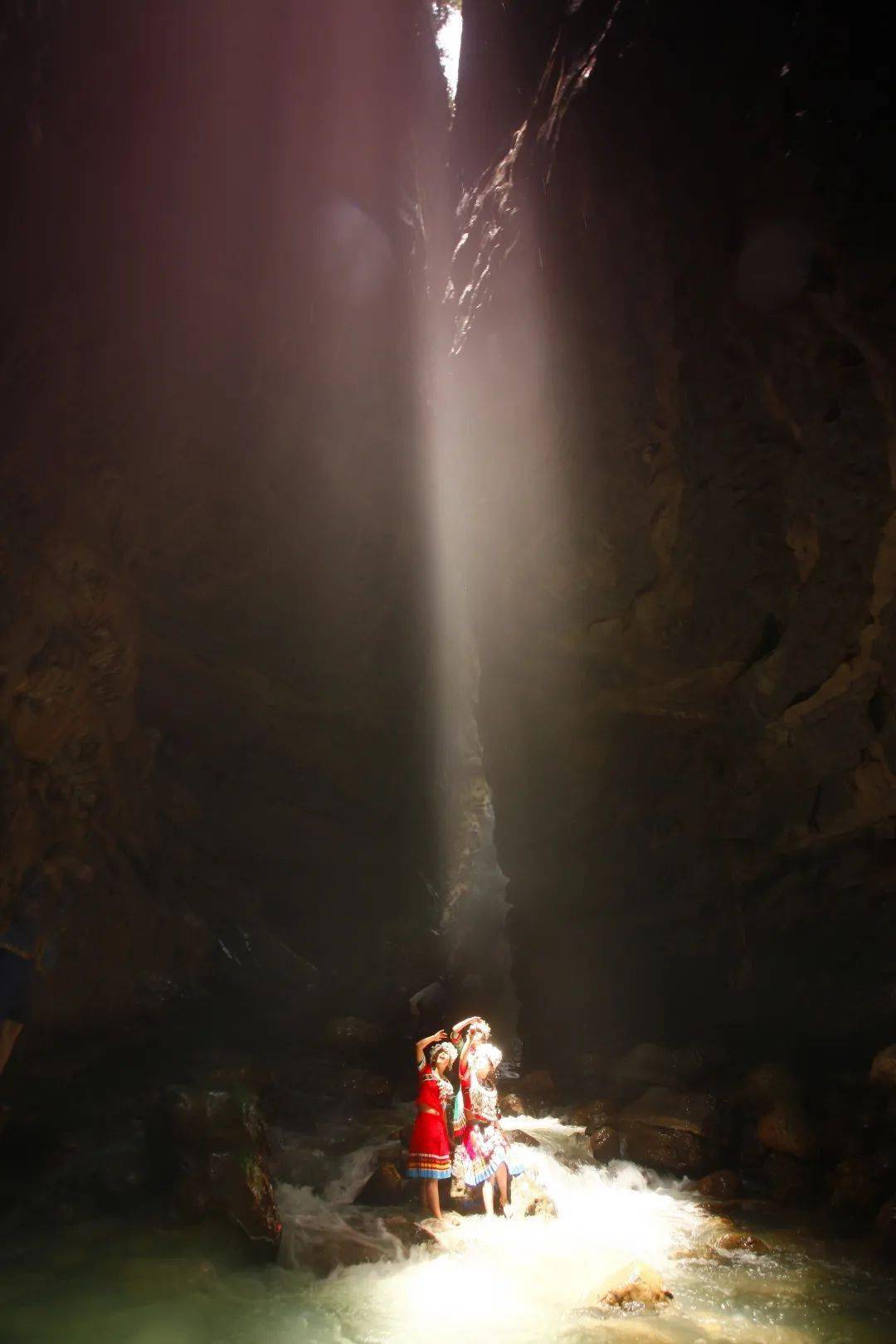 隐藏在阿依河的绝世美景_景区