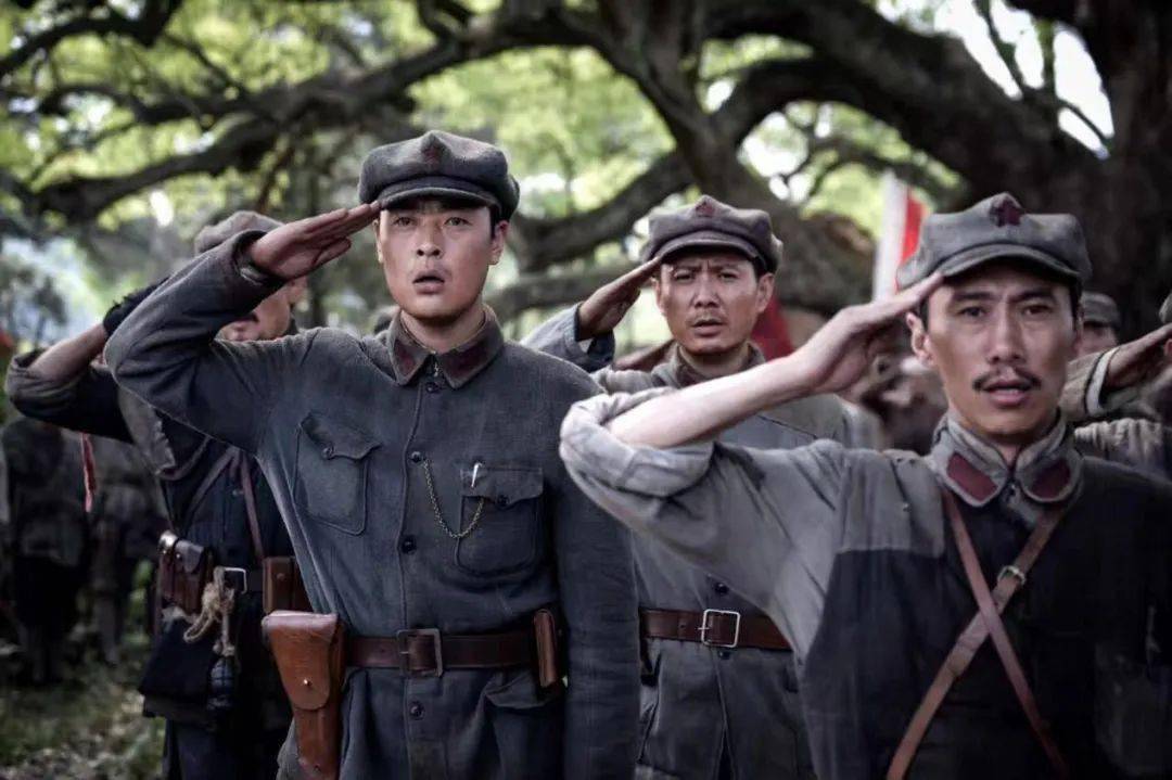 该剧讲述了李大钊,陈独秀,毛泽东,陈延年,陈乔年,邓中夏,赵世炎等中国