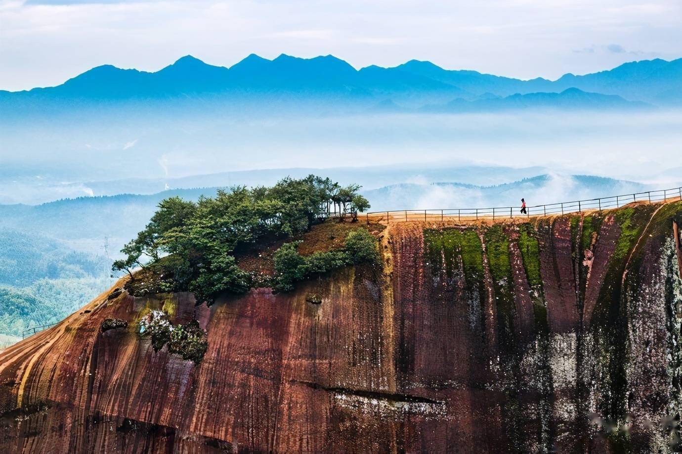 郴州高椅岭,行走在悬崖峭壁之巅,就像走在龙脊背上一般惊险