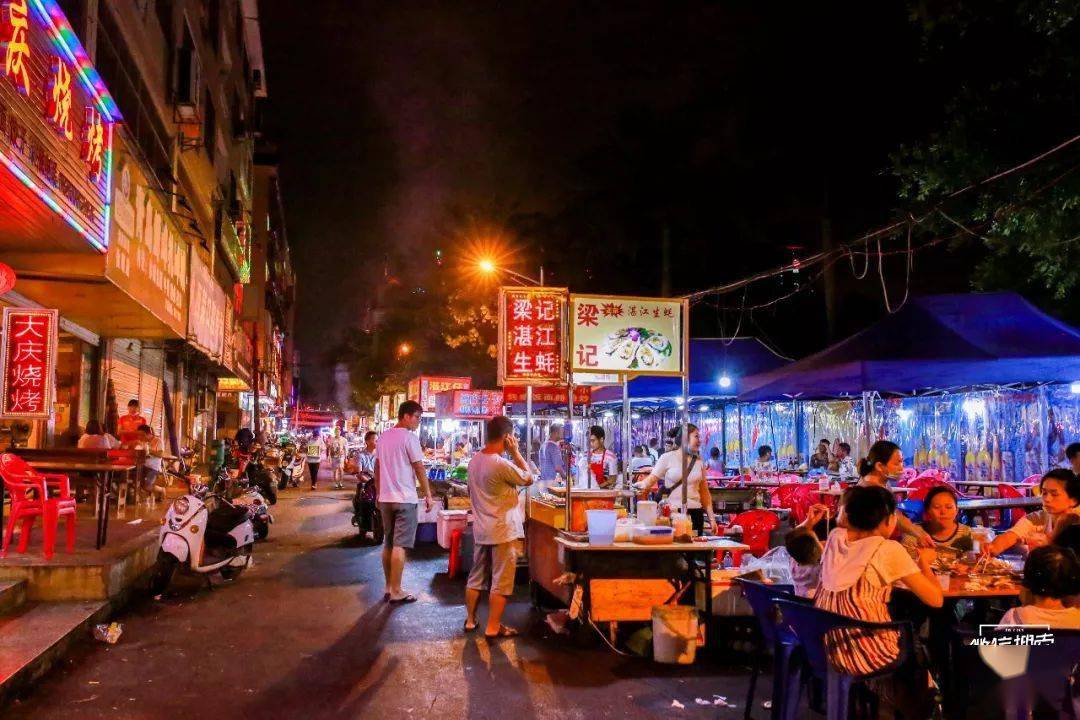 江山的平西夜市肥姐酸嘢,阿姆手gap李果,柳州螺蛳鸭脚,玉林风味云吞