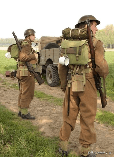 现代军迷重演活动中的二战英军步兵扮相,再现了当时的单兵装备.