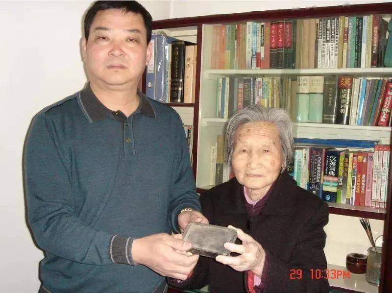 了这个名字,意思是让她继承先辈的光荣传统,做无愧于杨靖宇将军的后代