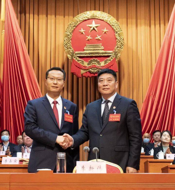 李占宾当选郾城区人民政府区长何国旭当选区监委会主任