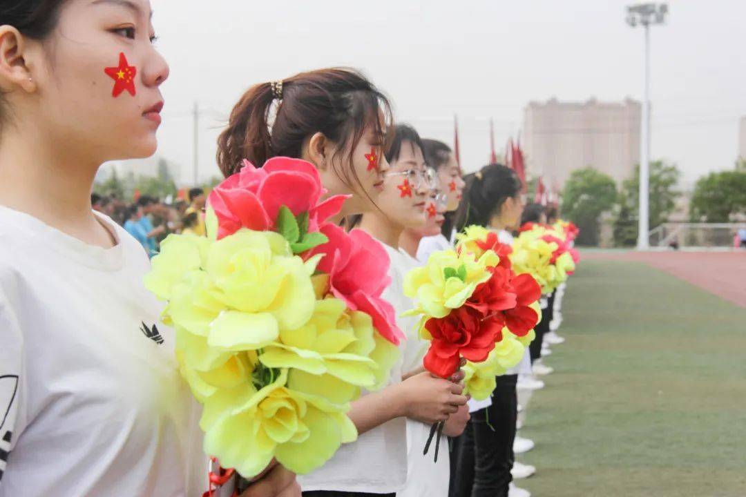 商务英语学院组成的鲜花队