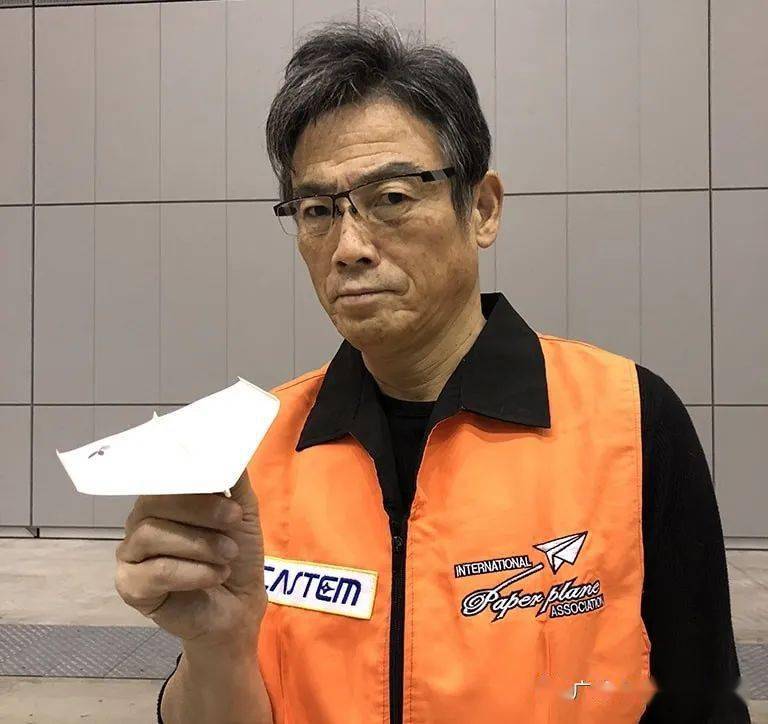 2秒的吉尼斯世界记录 出版过如下纸飞机相关书籍  『飞べとべ纸ヒコー