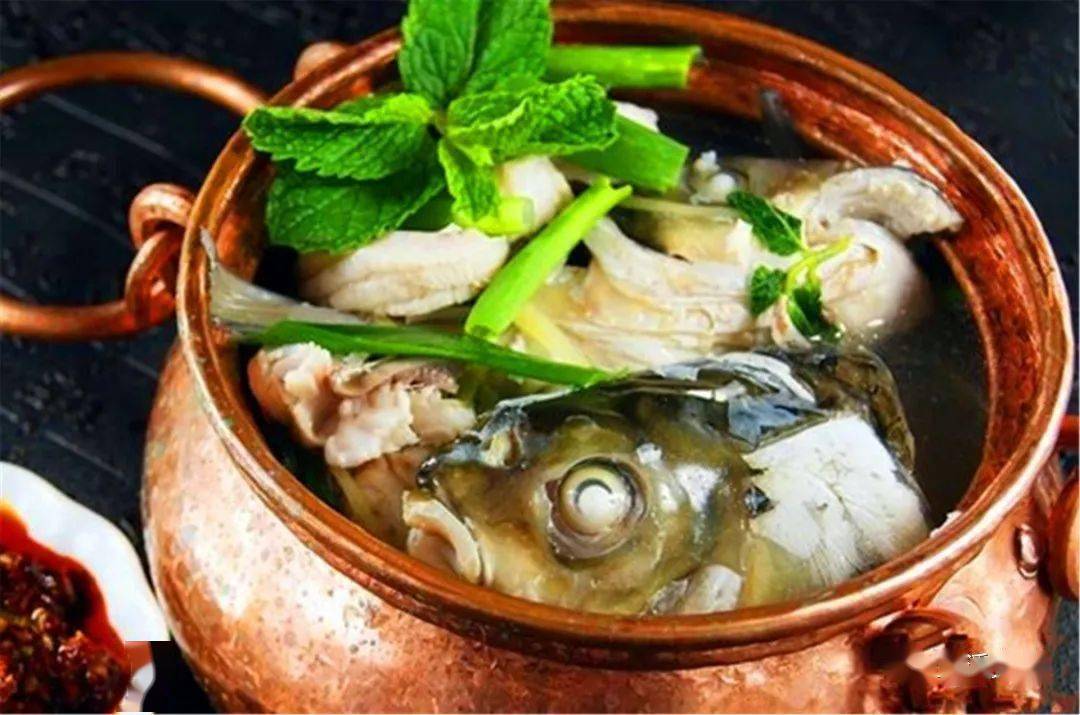铜锅鱼抚仙湖畔的人们世代依水而居,澄江市,江川区的美食也独具特色.