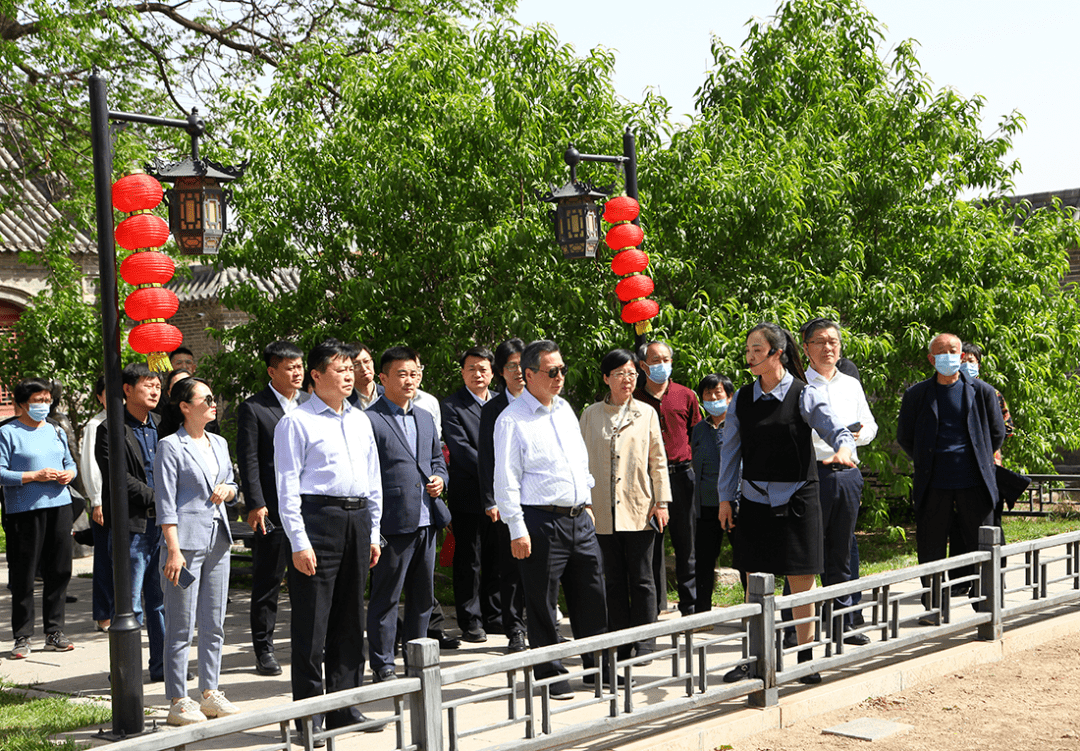 众安集团董事局主席施中安一行来临清市考察并进行合作洽谈