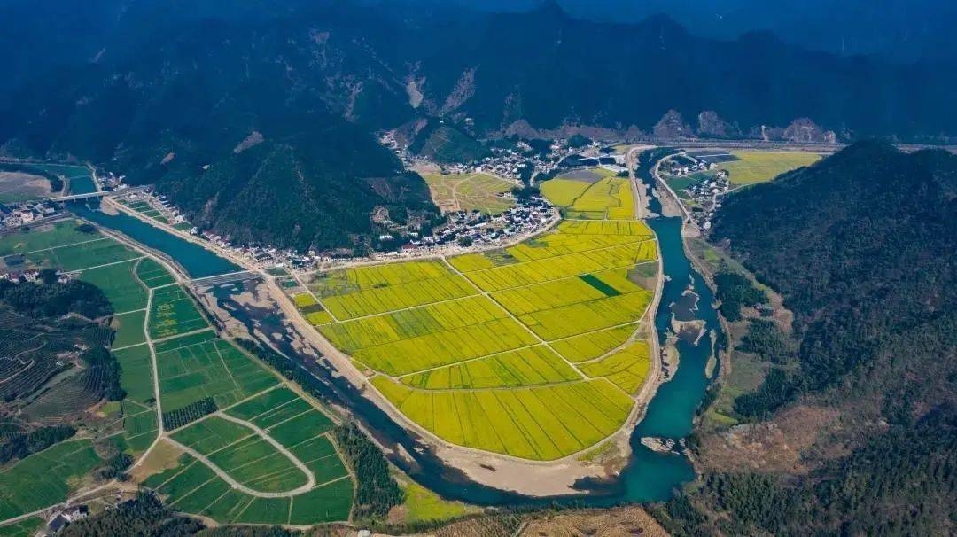 ▼桐庐县双坞村 ▲桐庐江南镇深澳村