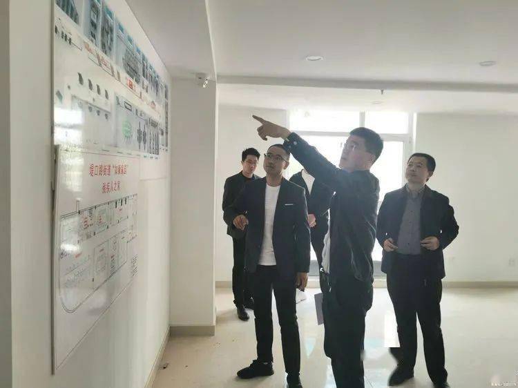 山东省残联权益保障和教育就业部副部长周小龙到天桥区调研残疾人之家