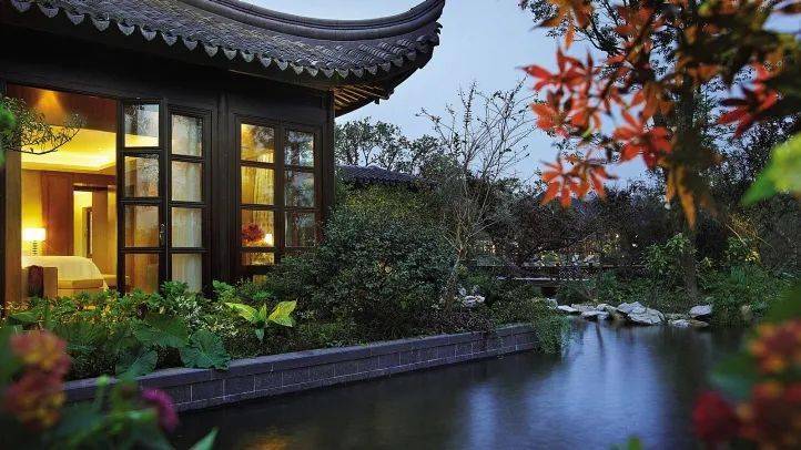 杭州西子湖四季酒店金沙厅外景,图片来源:酒店官网