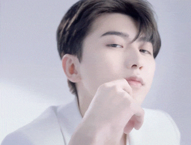 cpb分享蔡徐坤全新广告大片 自体发光的王子撩人于无形