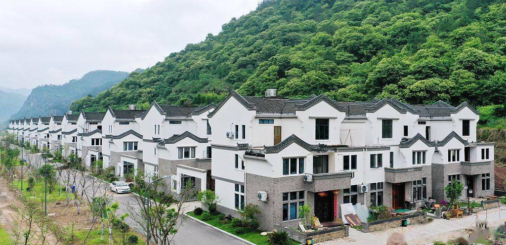 从泥砖瓦房到小区式住宅图看农村住房变迁